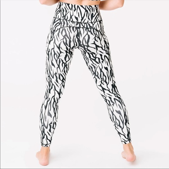 Zyia Safari Pocket Brilliant Hi-Rise 7/8 24" - Picture 8 of 13